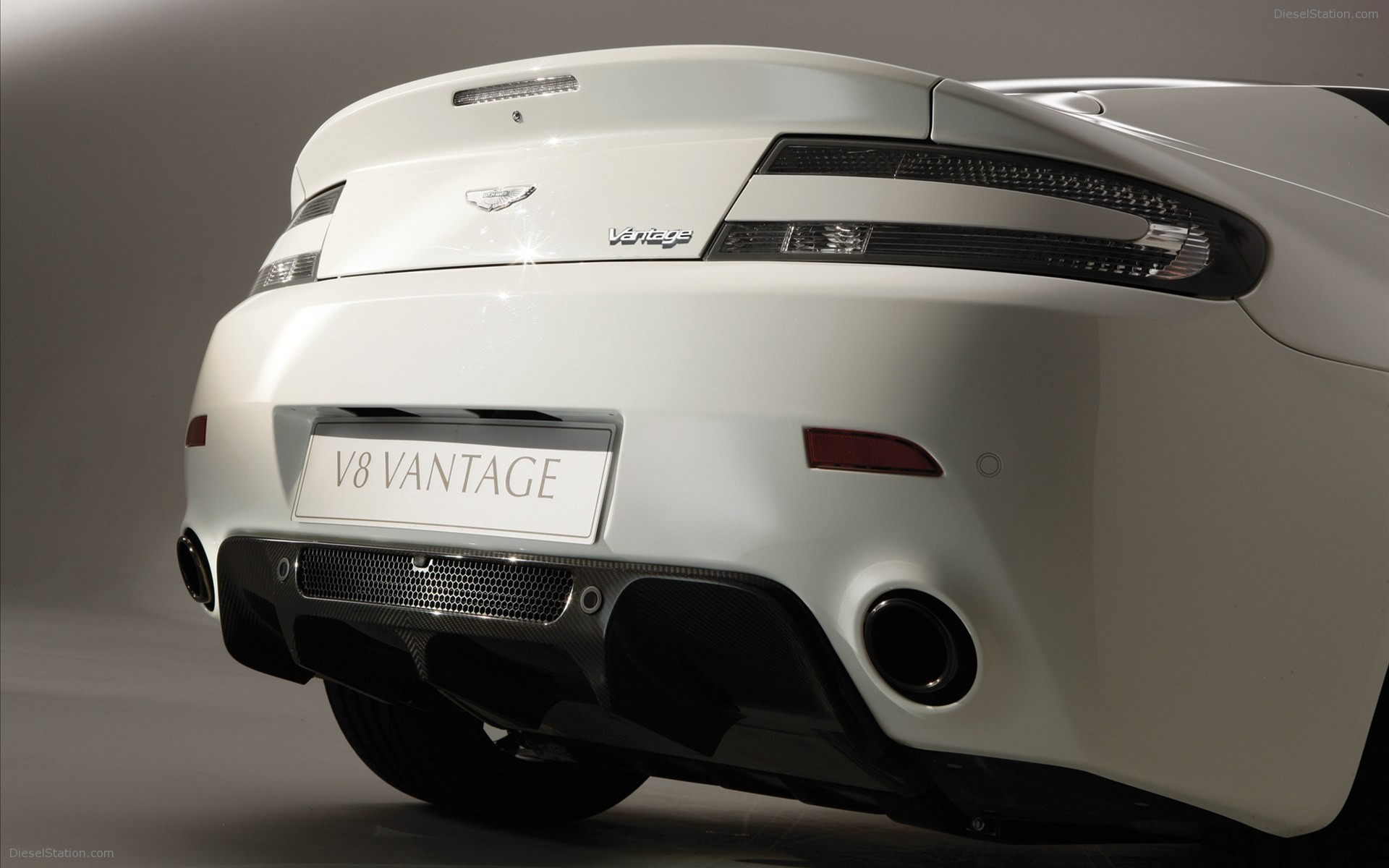 Aston Martin V8 Vantage N420 2011